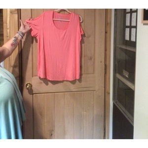 🔥🔥Maurice’s preowned 1X peach tee shirt. Excellent preowned condition.